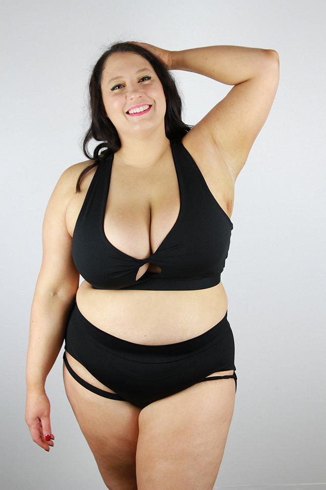 Matte Black Knot Plus Size Sports Bra – Rarr Designs