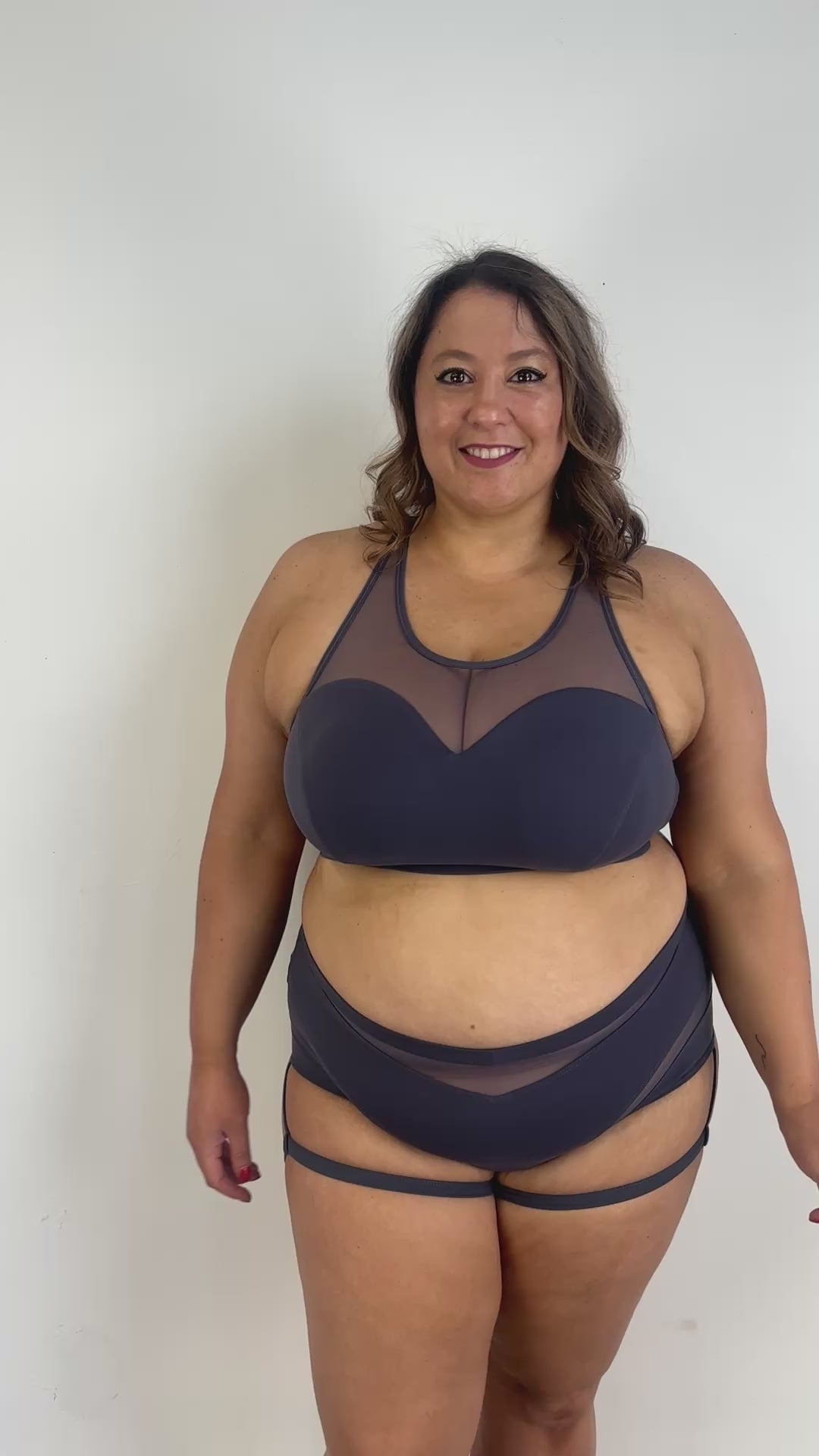 Load video: Model wearing plus size pole wear – Rarr Designs extended sizing Australian activewear