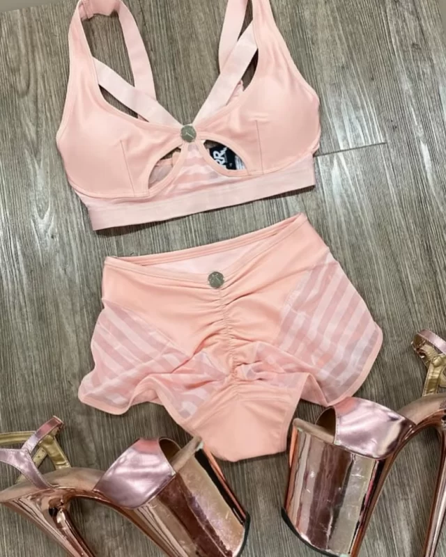 Standing in front of a 1950s-inspired vanity mirror, you can’t help but feel like a bombshell from the golden age of glamour. The soft pink hue glows against your skin, making you feel effortlessly feminine yet fierce. The perfect mix of retro charm and modern design, this set isn’t just lingerie—it’s an experience.

#rarr #rarrdesigns #boomshell #diva #1950s 
#1950sstyle #model #plussizebeauty #inclusive #est2013